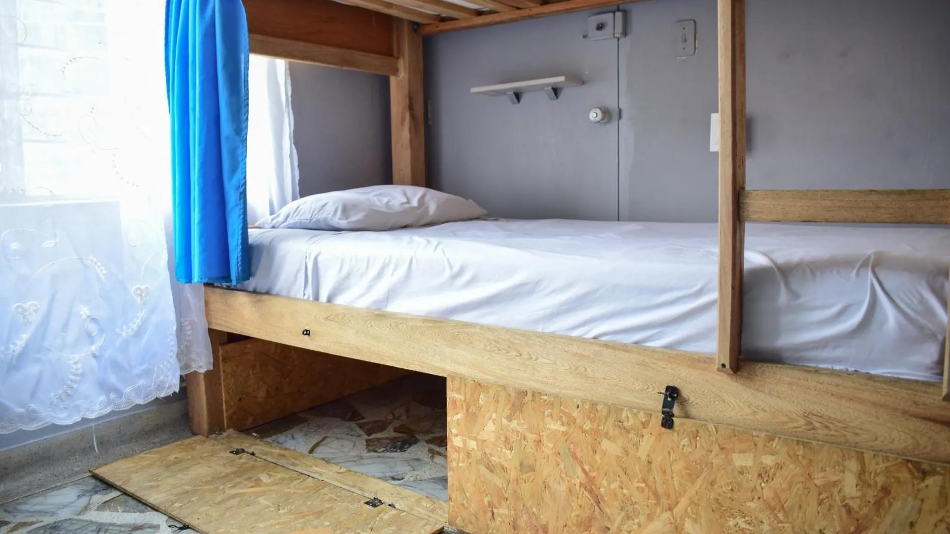 Hostel Alma Nik Μεντεγίν Πανσιόν